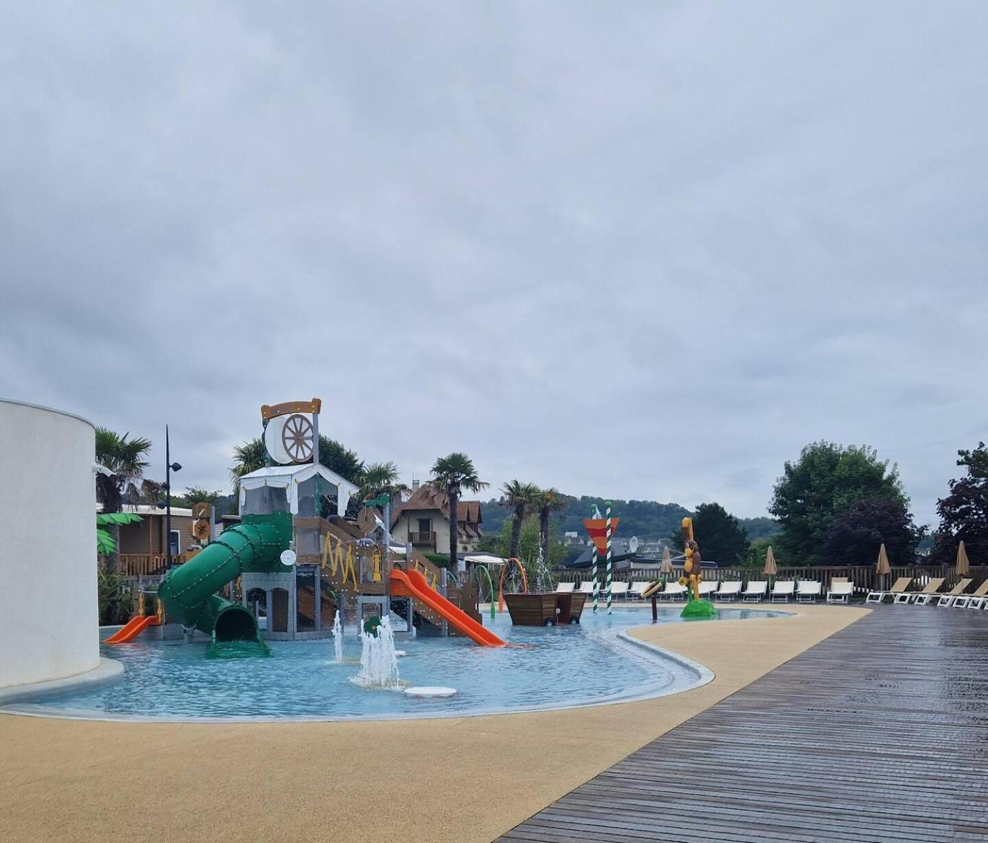 Campingplatz 5 Etoiles Piscines Chauffees Club Enfants Mobilhome Premium 6pers *